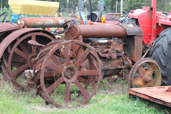 FORDSON ORNAMENT (ANTIQUE)