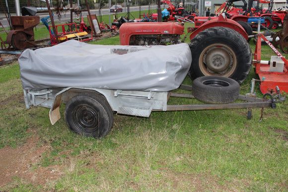 CAMPER TRAILER