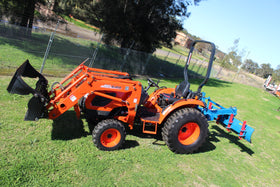 42HP COMPACT TRACTOR, LOADER