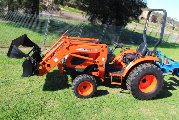 42HP COMPACT TRACTOR, LOADER