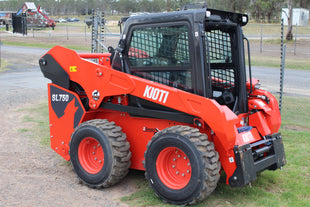 L750 SKID STEER WHEEL LOADER